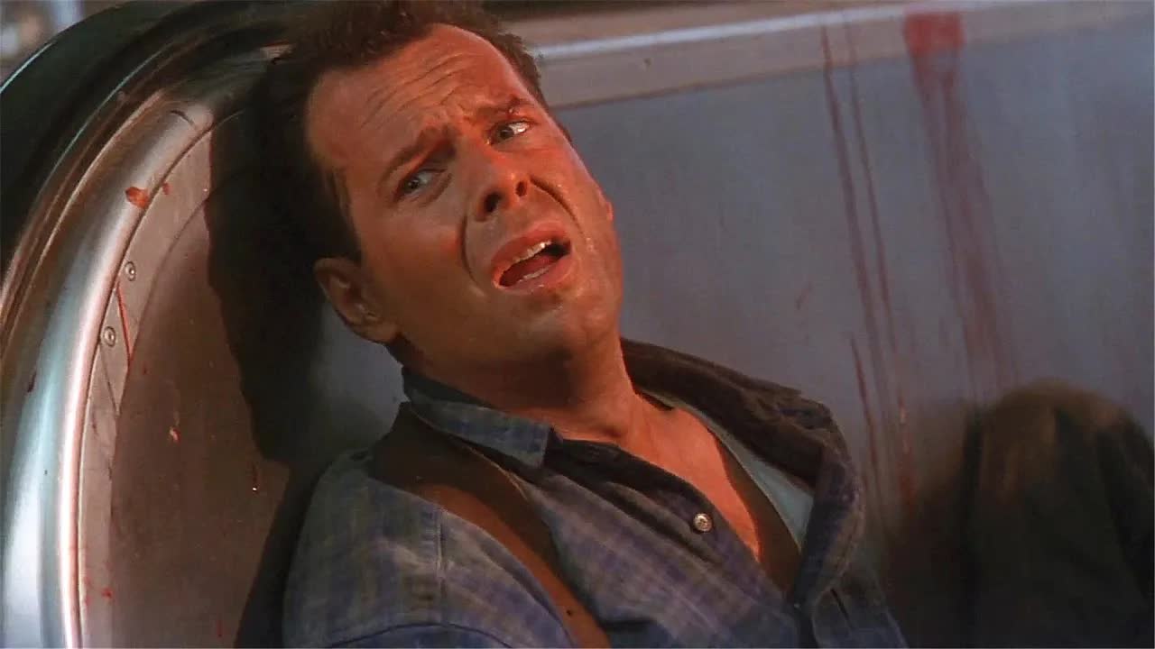 恐怖分子挟持数十架飞机，猛男哀叹我老婆还在上面，又得靠自己了！