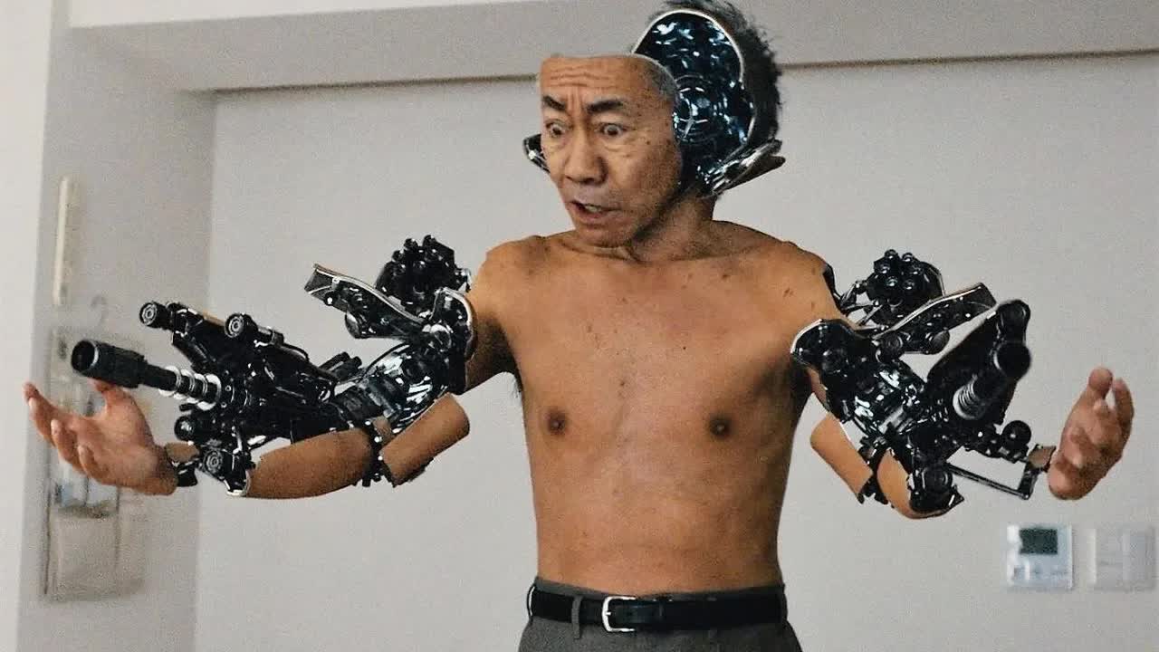 一次爆炸，老漢身體被改造成機械，誰說老漢不能成為主角的？