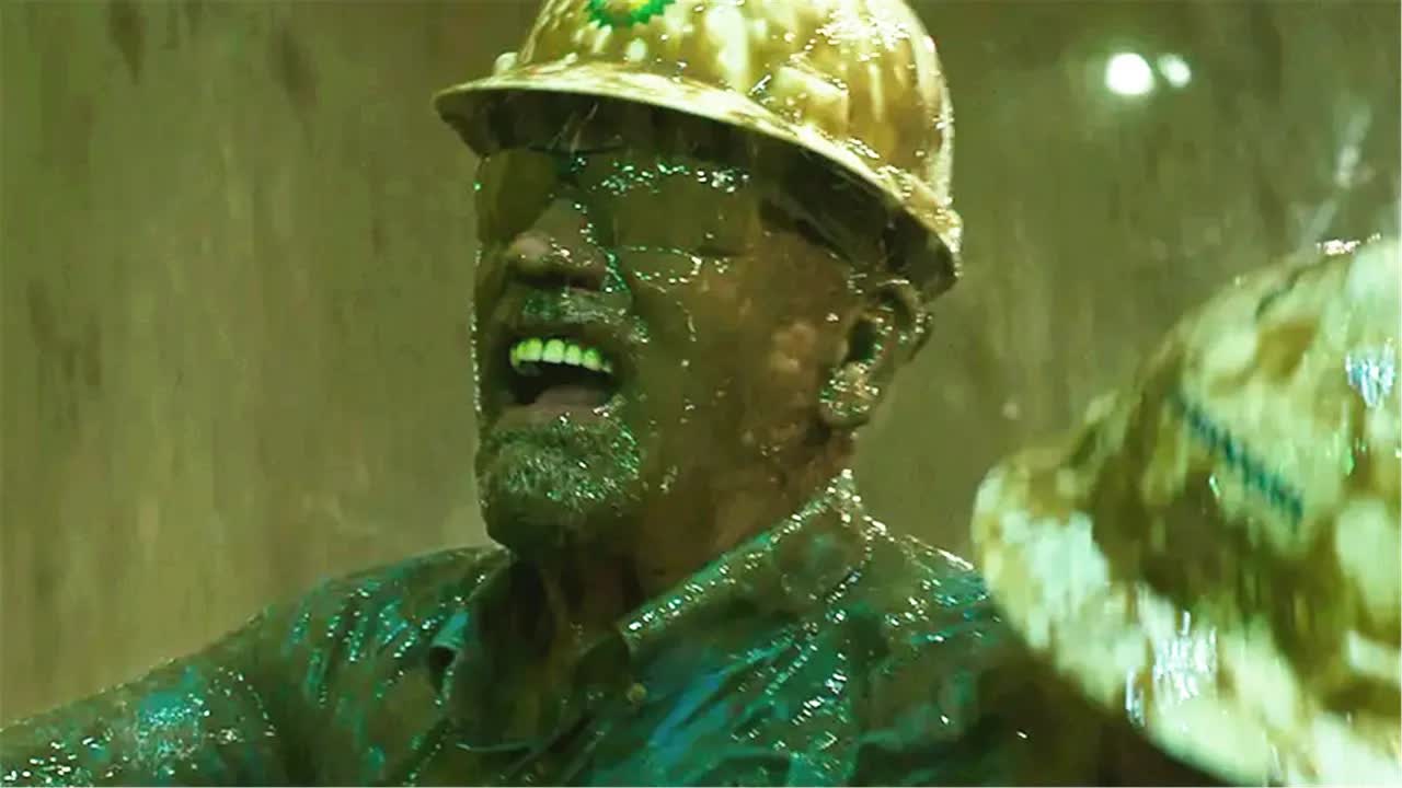 傻叉老板一味节省开支，导致石油井喷而出，几千亿就这么没了！