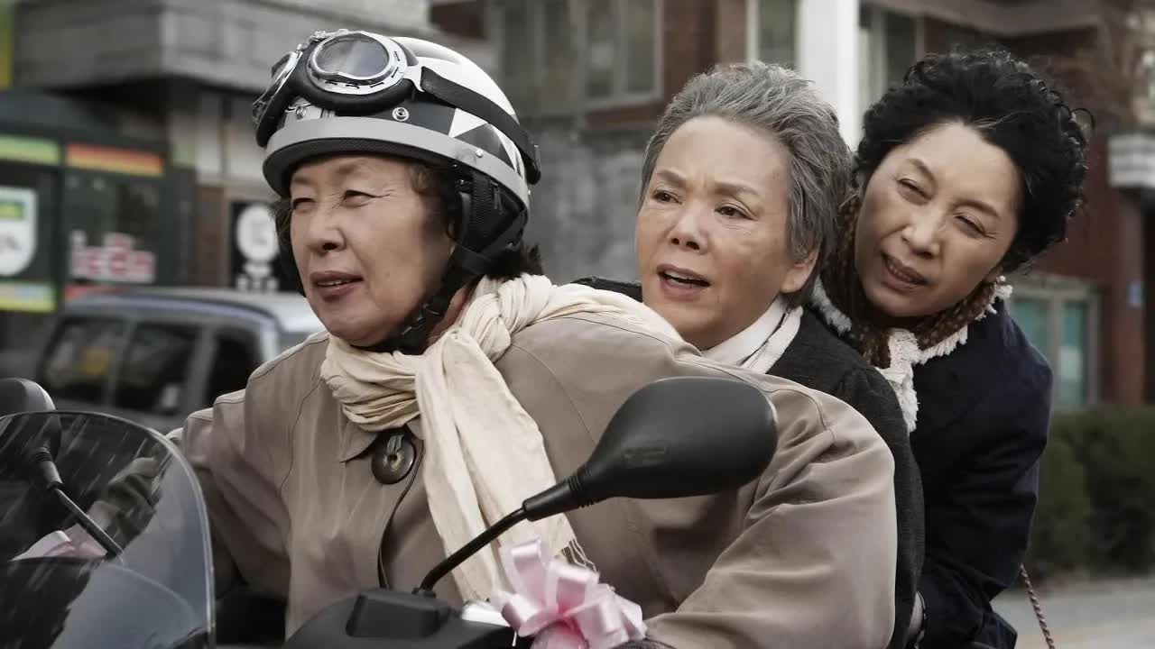 3位老奶奶組團搶銀行，背後的原因讓人唏噓《奶奶強盜團》