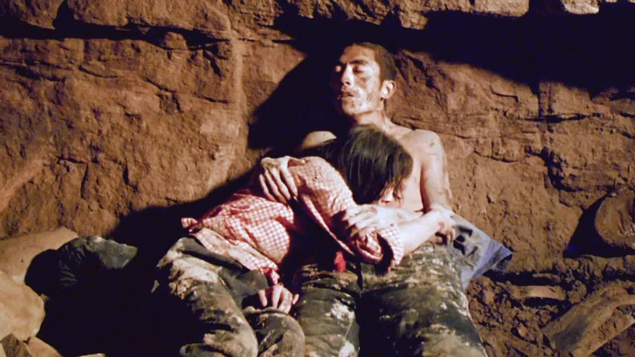 你当个十八线演员有什么好拽的？张艺谋演员处女作就怒拿三座影帝《老井》