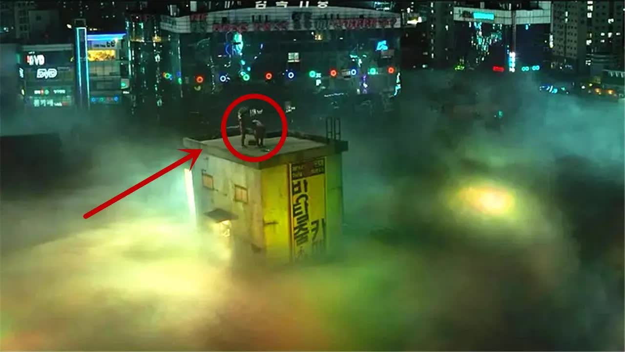 莫名毒雾不断上升，攀岩男带妹爬楼求生，太刺激了！