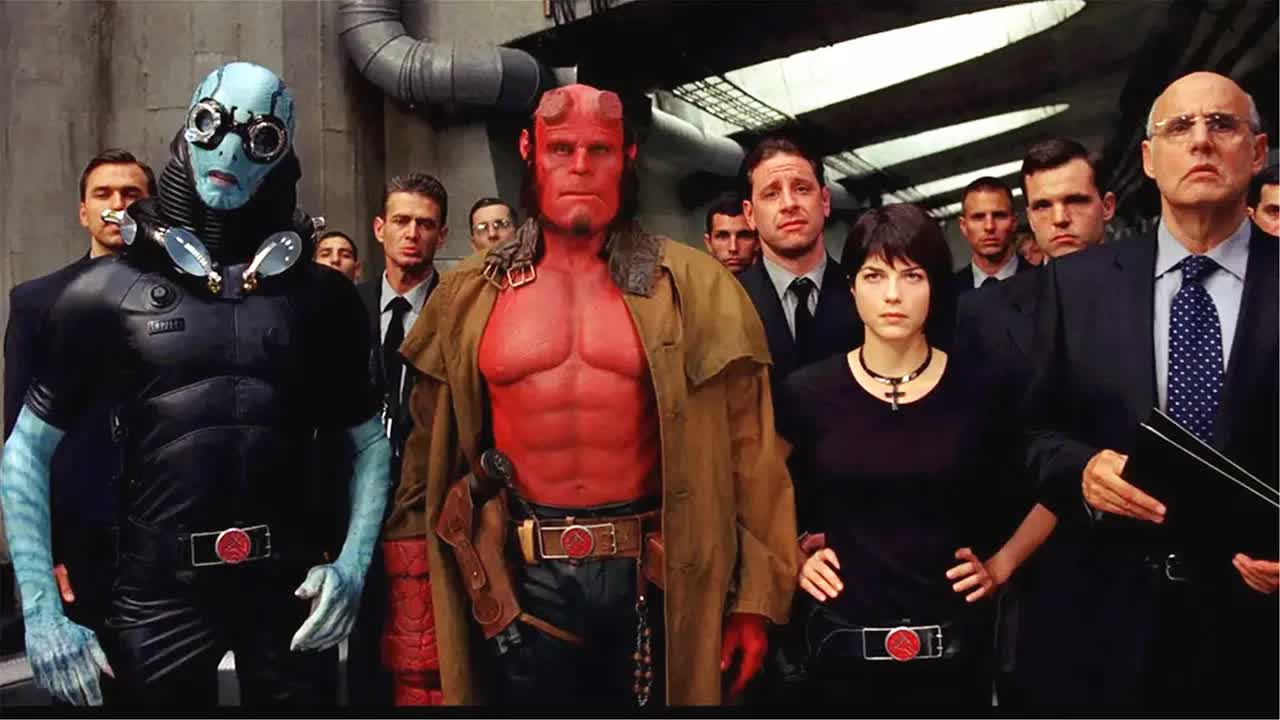 邪恶精灵要发起战争，人类只能倚靠超自然研究所的异类！《地狱男爵2》