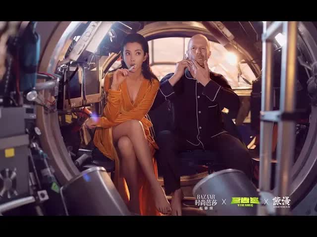 《巨齿鲨》李冰冰主演的科幻动作片，到底有多紧张刺激，4分钟告诉你 ！