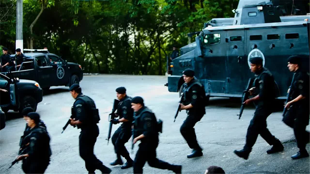 精英部队再升级，装甲车 直升机齐出动，疯狂扫荡毒贩老巢！