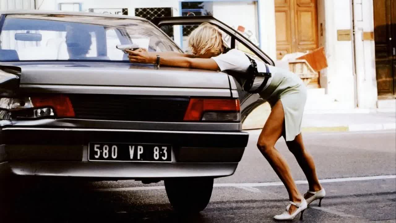 劫匪瘋狂搶銀行, 直到遇上這位老司機徹底傻眼了!