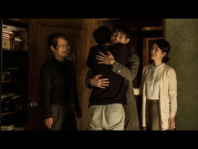 親哥哥被神秘綁架，回來的竟是一個冒牌貨，韓國高分懸疑驚悚片《記憶之夜》