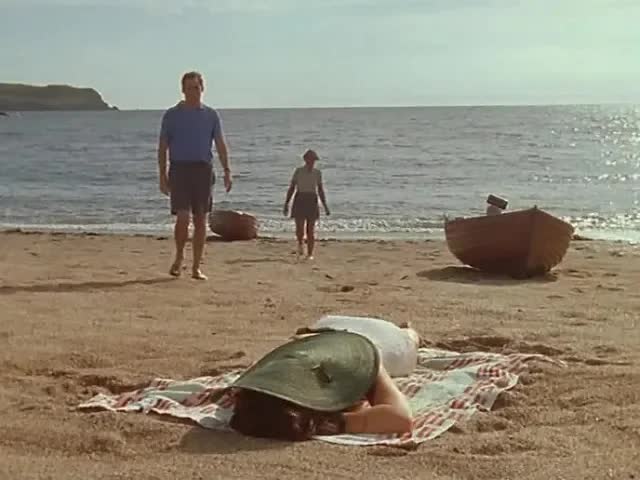 女明星慘遭謀殺，兇手的作案手法堪稱天才《陽光下的罪惡》懸疑女王阿加莎·克里斯蒂小說改編！